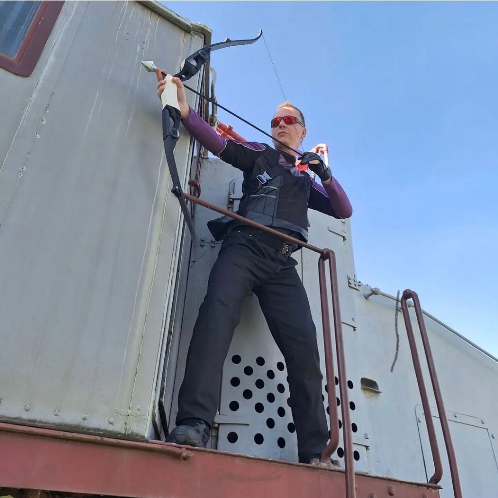 Hawkeye Cosplay aus Marvels Avengers